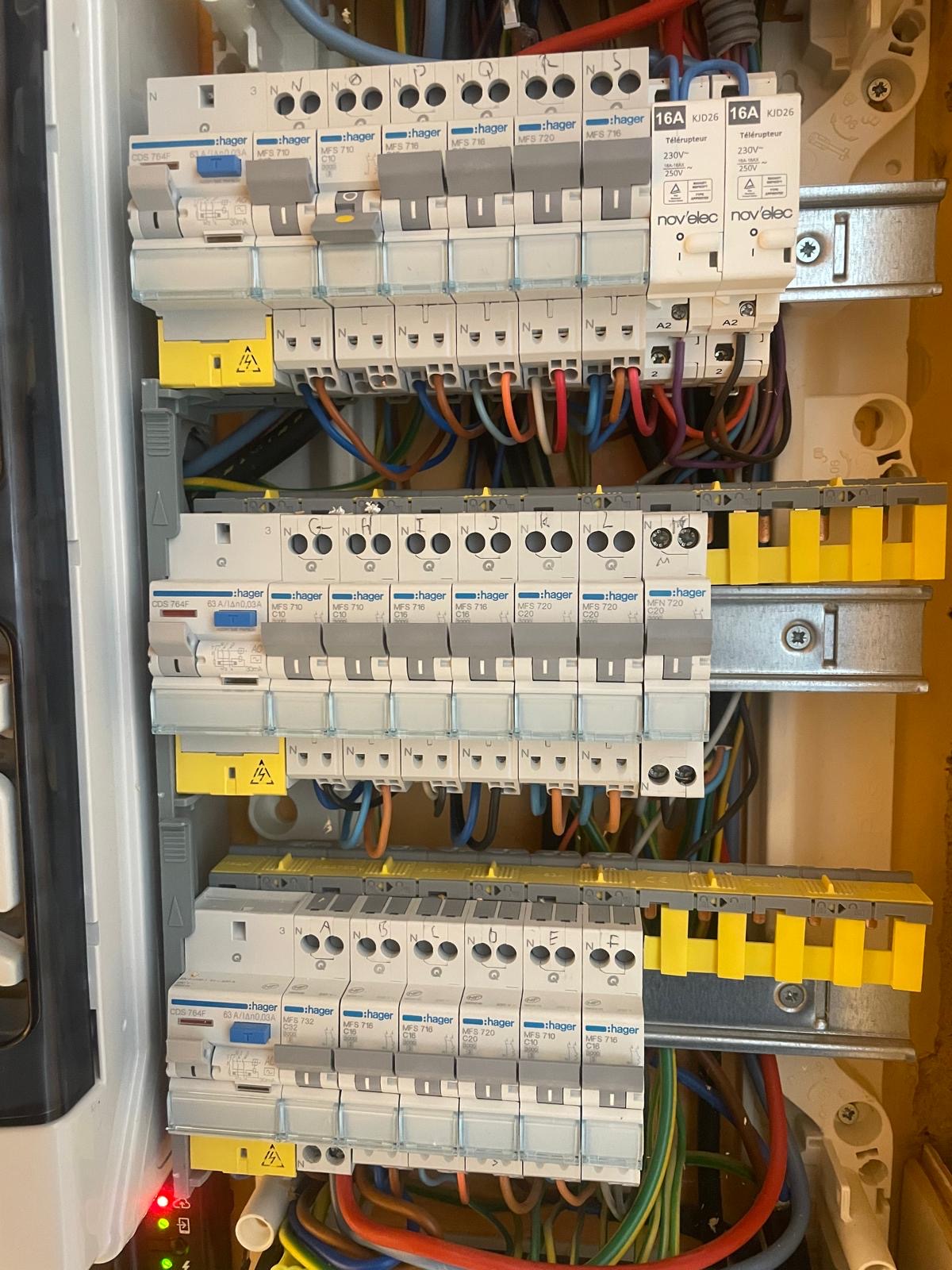 Tableau électrique installé par Arc-en-Ciel Deco